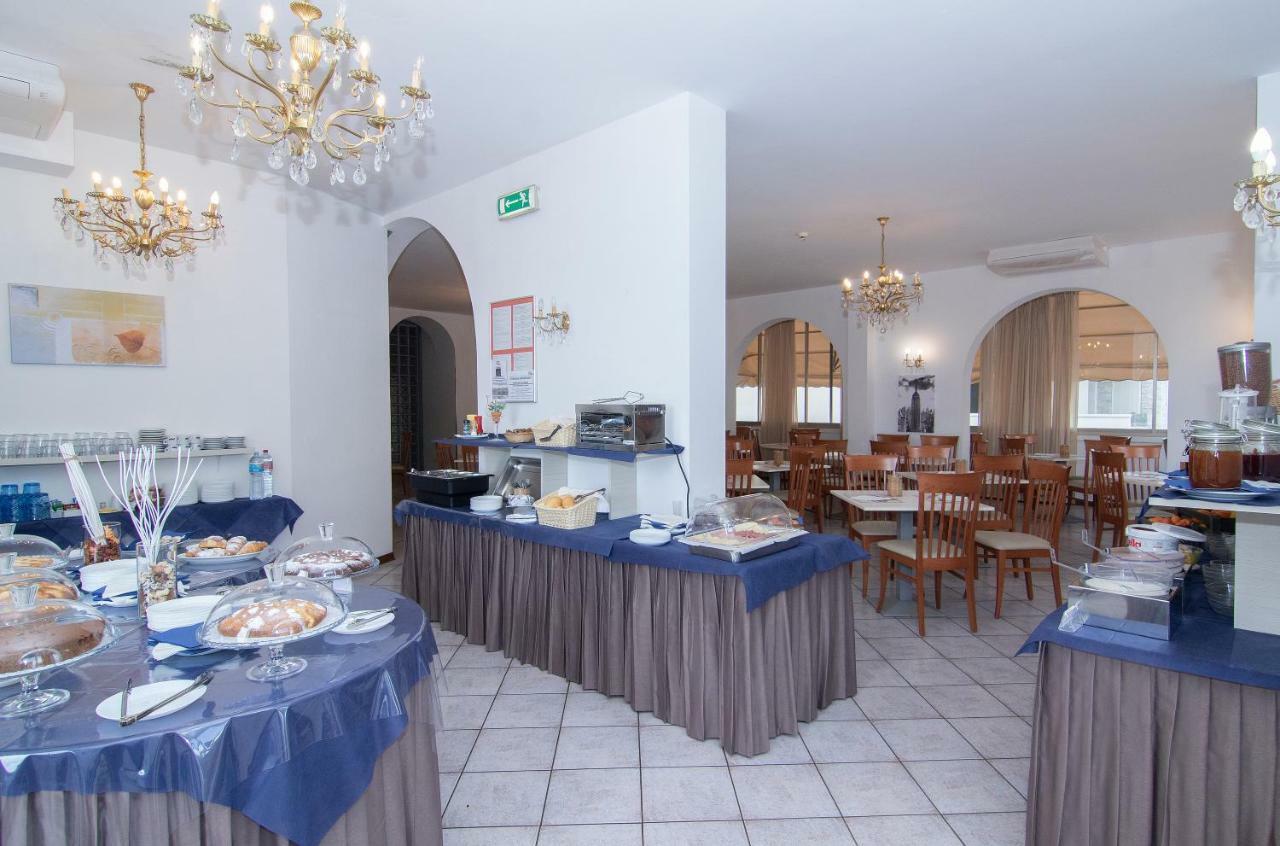 Hotel Napoleon Ричоне Екстериор снимка
