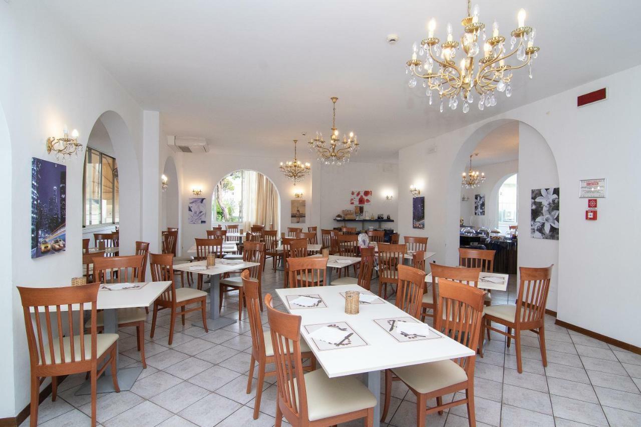Hotel Napoleon Ричоне Екстериор снимка